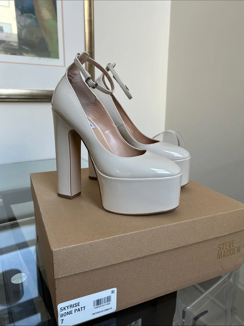 Steve Madden Skyrise Patent Platform Pump